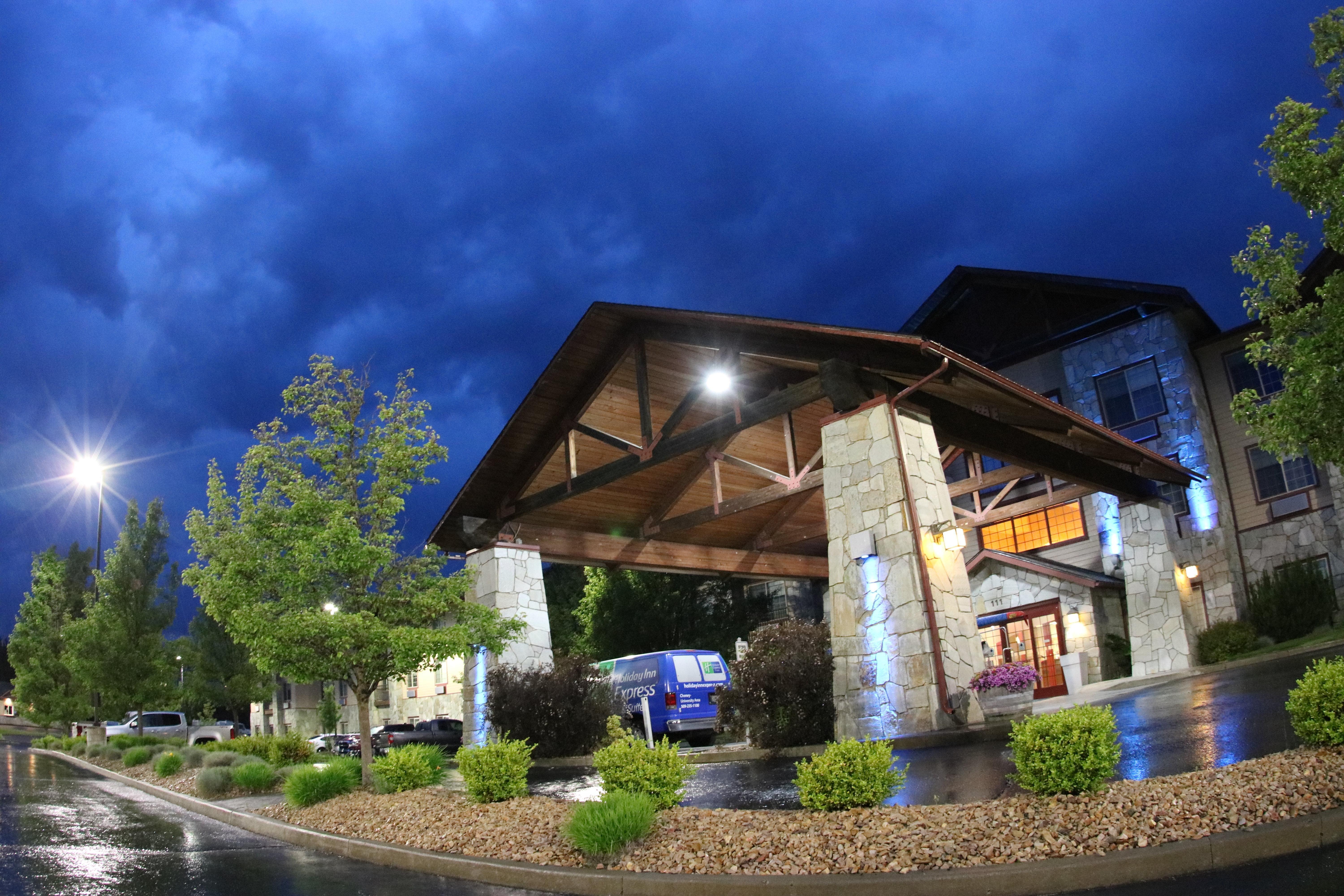 Holiday Inn Express & Suites Cheney By Ihg Exterior foto