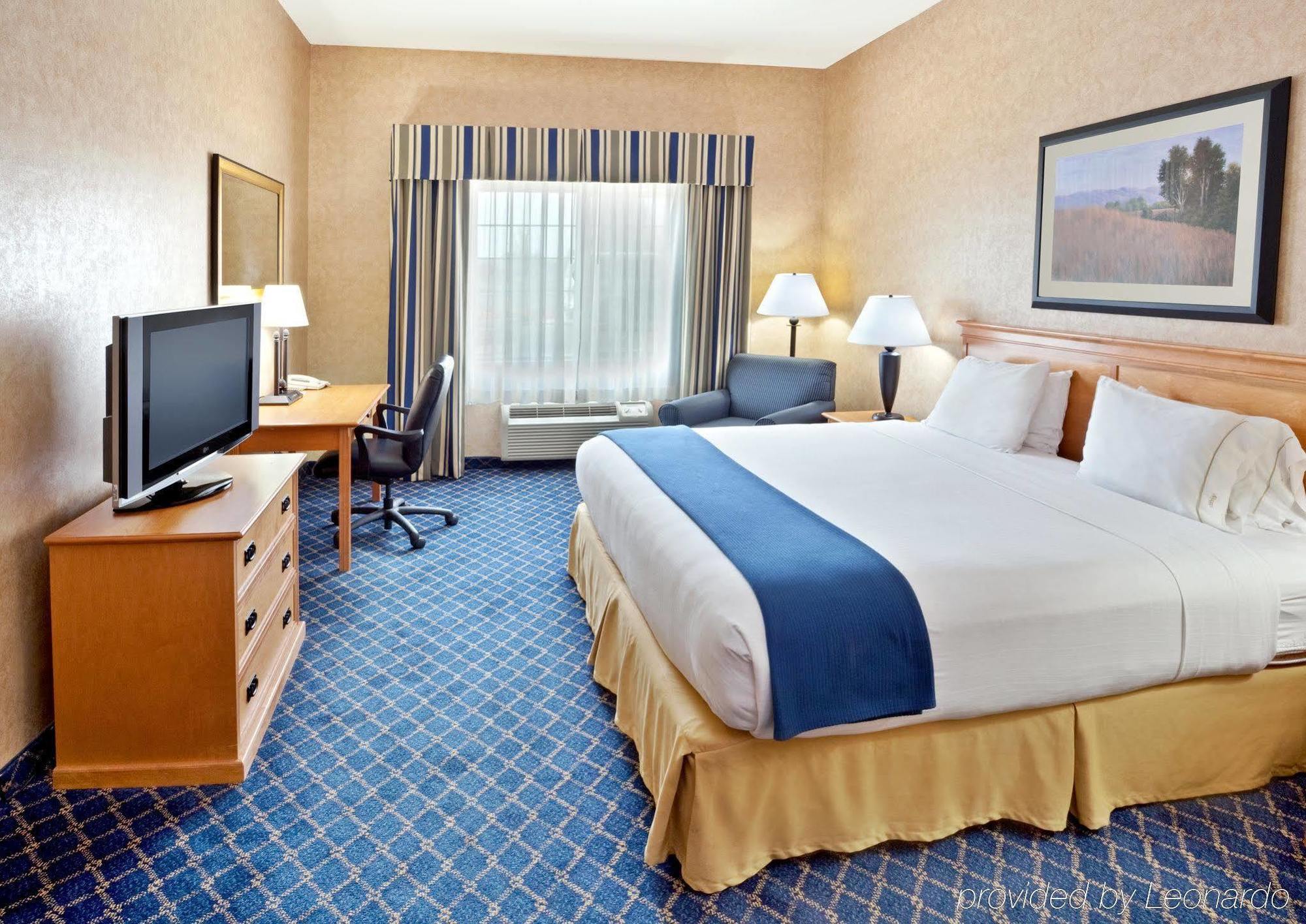 Holiday Inn Express & Suites Cheney By Ihg Exterior foto